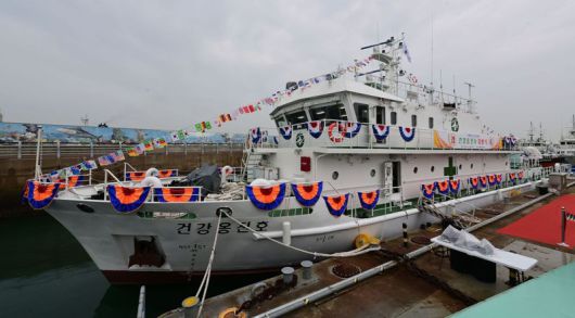 인천시는 27일 인천항 역무선부두 4잔교에서 옹진군 신규 병원선인 건강옹진호(사진) 취항식을 개최했다. 인천시 제공.