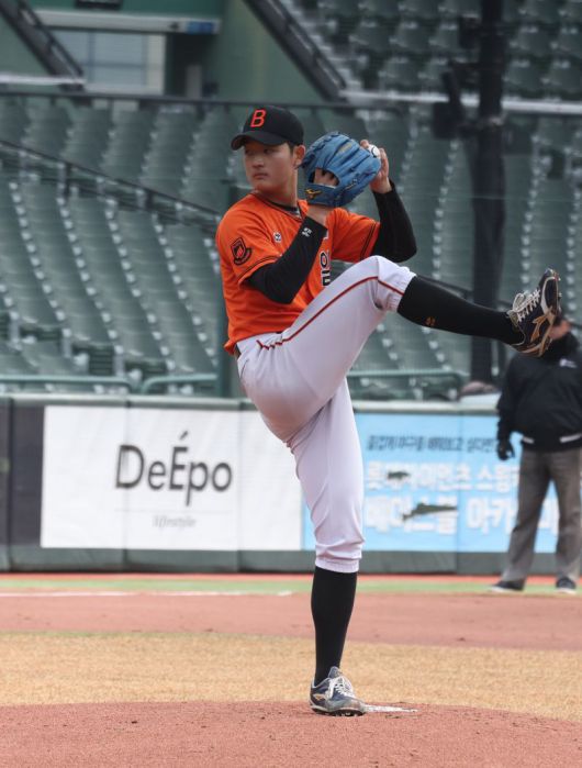 북일고 강건우가 명문고야구열전 결승전에 선발등판해 역투하고 있다.사진=서동일 기자