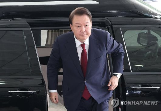 포토라인 선 윤석열 전 대통령/사진=연합뉴스