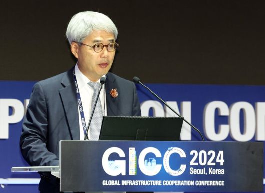 윤희성 한국수출입은행장이 지난해 9월 10일 오전 서울 강남구 그랜드 인터컨티넨탈 서울 파르나스 그랜드볼룸에서 열린 2024 글로벌 인프라협력 컨퍼런스(GICC) 개막식에서 기조연설을 하고 있다.사진=뉴시스