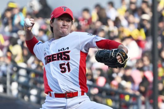 KIA 타이거즈 전상현이 구원 투수 중에서는 유일하게 월간 MVP 후보에 올랐다. 무려 9개의 홀드를 기록하며 KIA선수 최초의 월간 100홀드를 기록했다. 연합뉴스