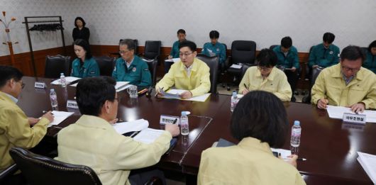 윤창렬 국무조정실장이 4일 오전 서울 종로구 정부서울청사에서 열린 부산 아파트 화재 아동 사망 관련 긴급 대책회의에서 발언을 하고 있다. 2025.7.4/뉴스1