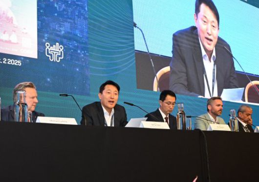 오세훈 서울시장(왼쪽 두번째)이 3일(현지시간) '세계도시정상회의 시장포럼'에서 '미리내집' 등 서울의 주택정책에 대해 발표하고 있다. 서울시 제공