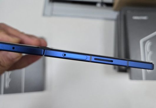 갤럭시 Z 폴드 7 실물로 보이는 사진. 주칸로스레브 X 캡처