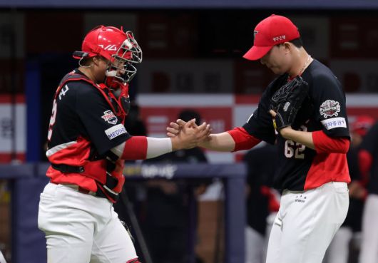 경기를 마무리한 김태군과 정해영. 연합뉴스