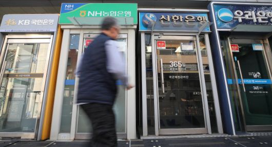 서울 시내에 설치된 시중은행 ATM 기기 모습. 뉴스1