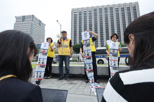 최성룡 납북자가족모임 대표가 지난달 16일 서울 종로구 정부서울청사 앞에서 대북전단 살포 관련 기자회견을 하고 있다. 2025.6.16/뉴스1 ⓒ News1 신웅수 기자 /사진=뉴스1