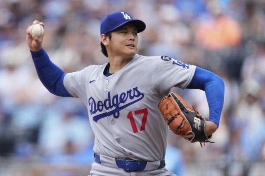 [캔자스시티=AP/뉴시스] LA 다저스의 오타니 쇼헤이가 29일(한국 시간) 미국 미주리주 캔자스시티의 카우프먼 스타디움에서 열린 2025 메이저리그(MLB) 캔자스시티 로열스와의 경기에 선발 등판해 역투하고 있다. 2025.06.29 /사진=뉴시스
