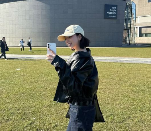 걸그룹 '에스파' 멤버 카리나가 화이트 색상의 아이폰으로 찍은 셀카 사진. 카리나 인스타그램 캡처