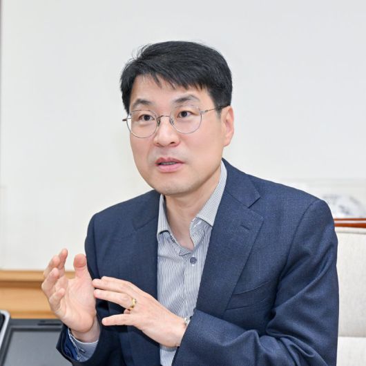 김정기 대구시장 권한대행(행정부시장)이 9일 파이낸셜뉴스와의 인터뷰에서 "시장 권한대행이라는 중책을 맡은 지 90여일이 지났다. 그 동안 직원들과 유관기관들이 한 뜻으로 협심해 대형산불 대응, 지역공약 발표, 치맥페스티벌, 당정협의회 등 당면 현안들을 성공적으로 완수했다"라고 설명했다. 대구시 제공