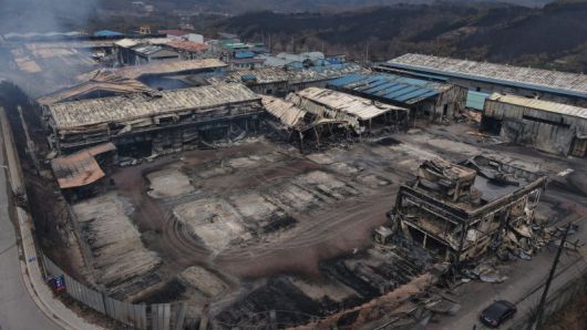 지난 3월 28일 경북 안동시 남후면 남후농공단지 공장이 산불피해를 입어 파괴돼있다. 뉴시스