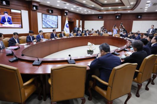 김민석 국무총리가 10일 서울 종로구 정부서울청사에서 열린 이재명 정부 첫 국정현안관계장관회의에서 발언하고 있다. 연합뉴스