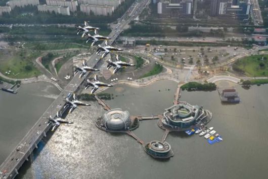 공군 특수비행팀 블랙이글스가 서울 한강에서 비행 연습을 하는 장면. /사진='블랙이글스' 인스타그램