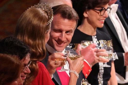 영국을 국빙 방문 중인 에마뉘엘 마크롱 프랑스 대통령이 국빈 만찬장에서 케이트 미들턴 왕세자빈에게 건배를 제안했다. 연합뉴스