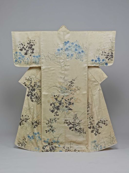 18세기 에도 시대 오가타 고린 '가을풀무늬 고소데'                                    17세기 에도 시대 전(傳) 도사 미쓰오키 '겐지모노가타리 중 제40첩 미노리'.                                    17세기 에도 시대 작가 미상 '무사시노 들판을 그린 병풍'. 국립중앙박물관 제공