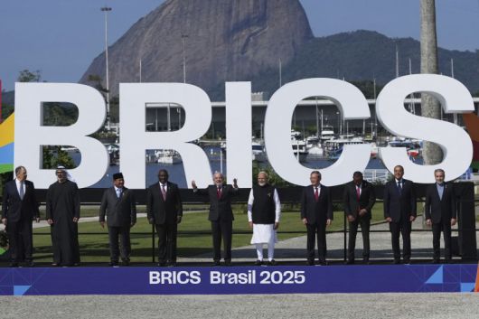 지난 6일(현지시간) 브라질 리우데자네이루에서 열린 제17차 브릭스(BRICS) 정상회의에 참석한 각국 정상들이 기념촬영을 하는 모습. AP뉴시스