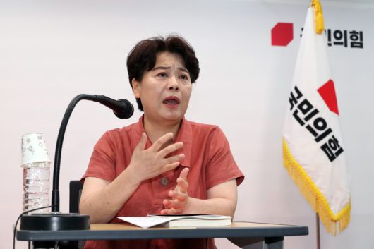 국민의힘 윤희숙 혁신위원장이 13일 서울 여의도 중앙당사에서 기자간담회를 하고 있다. 연합뉴스