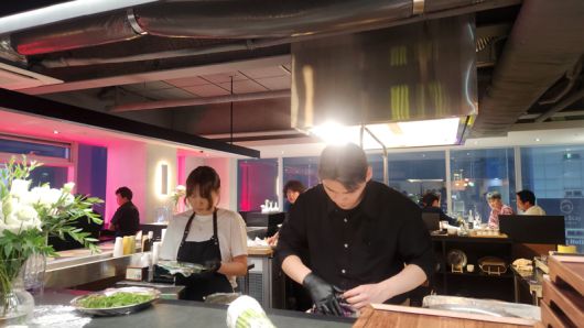 오션페어링클럽 주방과 매장 모습. 오션페어링클럽 제공