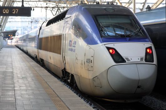 7일 서울역에서 KTX(고속철도) 열차가 출발하고 있다. 뉴스1