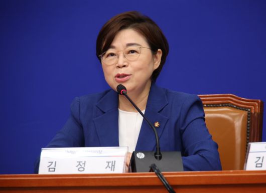 [서울=뉴시스] 김금보 기자 = 김정재 국민의힘 정책위의장이 7일 서울 여의도 국회에서 진성준 더불어민주당 정책위의장을 만나 모두발언을 하고 있다. 뉴시스