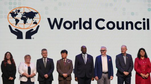 지난 14~16일 스웨덴 스톡홀름에서 열린 '2025년 세계신협 컨퍼런스'에서 김윤식 신협중앙회장(왼쪽 네번째)을 비롯한 세계신협 대표들이 기념촬영을 하고 있다. 신협중앙회 제공