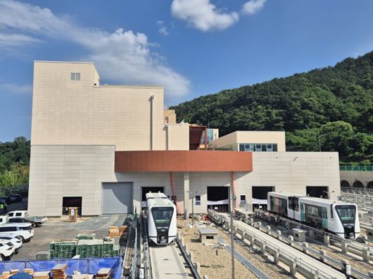 부산교통공사가 내년 하반기 개통 예정인 노포역~북정역 양산선 개통을 앞두고 철도종합시험운행 준비에 들어갔다. 도시철도 양산선 차량기지 부산교통공사 제공