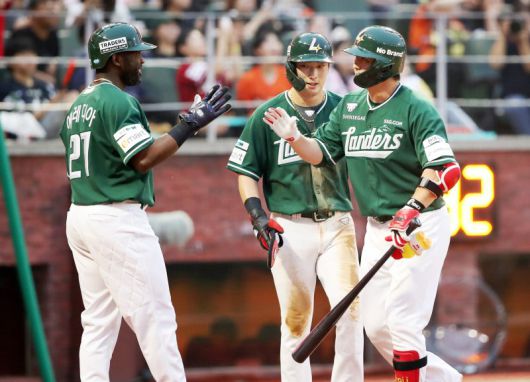 SSG 최정, 10년 연속 20홈런 도전. 뉴스1