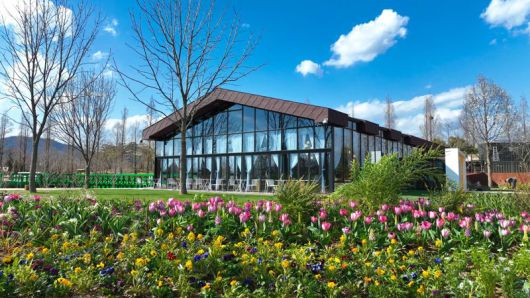 전남도는 여름철을 맞아 '전남관광플랫폼(JN TOUR) 남도숙박 할인 이벤트'를 펼치고 있는 가운데 일부 시·군에서 관광상품 추가 할인을 진행해 전남에서 '반의반 값' 여행을 즐길 기회가 늘고 있다고 17일 밝혔다. 사진은 순천 워케이션 센터 모습. 전남도 제공