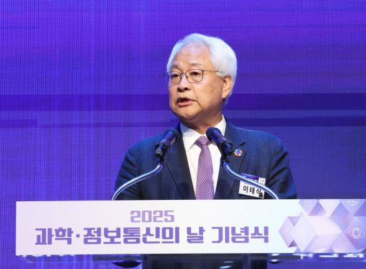 이태식 한국과학기술단체총연합회 회장이 지난 4월 21일 서울 강남구 한국과학기술회관에서 열린 '2025년 과학·정보통신의 날 기념식'에서 인사말을 하고 있다. 뉴시스