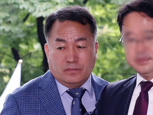 김계환 전 해병대 사령관이 2차 조사를 받기 위해 17일 서울 서초구 해병대원 순직사건 관련 의혹을 수사하는 채상병특검팀 사무실로 출석하고 있다. /사진=뉴스1