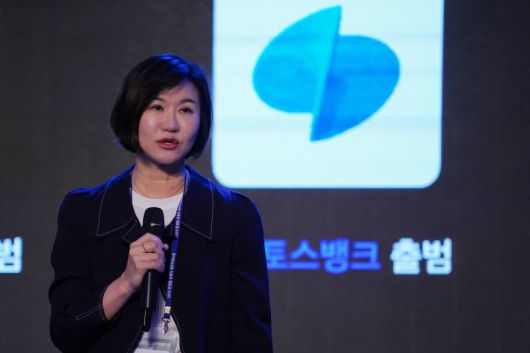 이은미 토스뱅크 대표가 17일 제주 롯데호텔에서 열린 ‘2025 한경협 CEO 제주하계포럼’에서 '디지털 뱅킹의 미래와 토스뱅크의 성공방정식'을 주제로 발표하고 있다. 한국경제인협회 제공