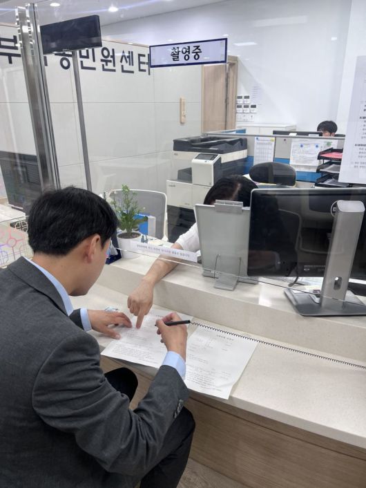 지난 16일 북아현3구역 조합원들은 국민권익위원회를 찾아 서대문구청의 인허가를 촉구하는 총 1336명의 탄원서를 제출했다. 북아현3구역 주택재개발정비사업조합 제공