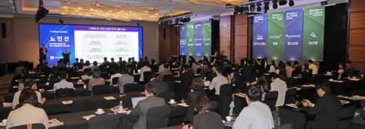 中企 위기를 기회로 바꾸려면… 파이낸셜뉴스 주최로 16일 서울 여의도 콘래드호텔에서 열린 제15회 대한민국 강소기업포럼에서 노민선 중소벤처기업연구원 중소기업정책연구실 실장이 '중소기업 위기를 기회로 바꾸는 M&A 혁신'을 주제로 기조강연을 하고 있다. 사진=박범준 기자