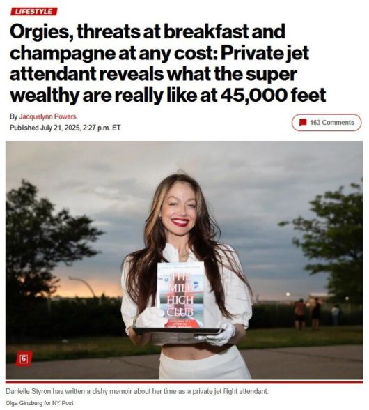 슈퍼 리치들의 은밀한 사생활을 폭로한 전직 전용기 승무원 다니엘 스타이론이 자신의 회고록을 들고 포즈를 취하고 있다. 뉴욕포스트 갈무리 뉴스1