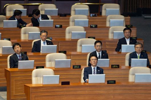 김민석 국무총리를 비롯한 신임 국무위원들이 23일 서울 여의도 국회에서 열린 제427회 국회(임시회) 제427-2차 본회의에 출석해 자리하고 있다. 뉴스1