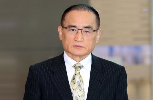 관세 협상 등 한미 양국 간 현안 논의를 위해 미국을 방문한 위성락 국가안보실장이 24일 오후 인천국제공항 제2터미널을 통해 귀국하고 있다. 공동취재