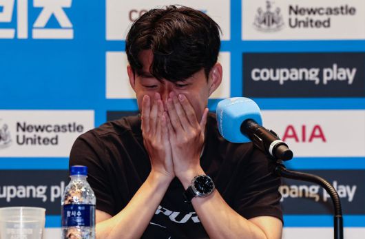 토트넘 손흥민이 2일 서울 영등포구 IFC TWO The Forum에서 열린 2025 쿠팡플레이 시리즈 토트넘 프리 기자회견에서 취재진 질문에 답하고 있다.뉴스1