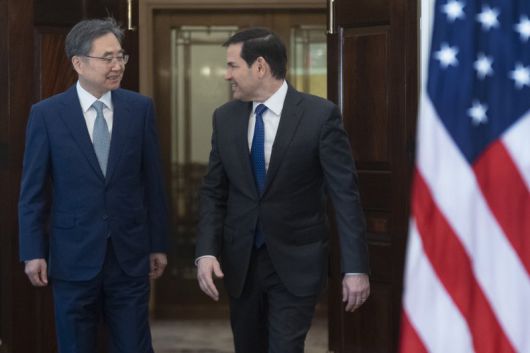 한미정상회담 의제 조율을 위해 방미중인 조현 외교부 장관(왼쪽)이 지난달 31일(현지 시간) 미국 워싱턴DC 국무부에서 마코 루비오 국무부 장관과 대화하고 있다. AP뉴시스