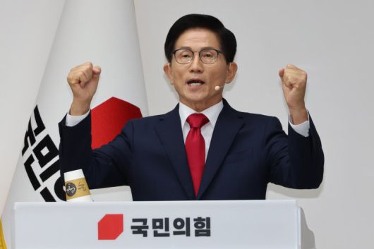 비전 발표하는 김문수 당대표 후보 (서울=연합뉴스) 김주성 기자 = 국민의힘 김문수 당대표 후보가 3일 서울 여의도 국민의힘 당사에서 열린 제6차 전당대회 후보자 비전대회에서 비전을 발표하고 있다. 2025.8.3 utzza@yna.co.kr (끝)