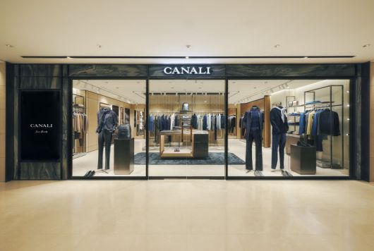 서울 중구 장충동 소재 서울신라호텔 지하 1층에 문을 연 까날리(CANALI) 정식 매장 전경. 신원 제공