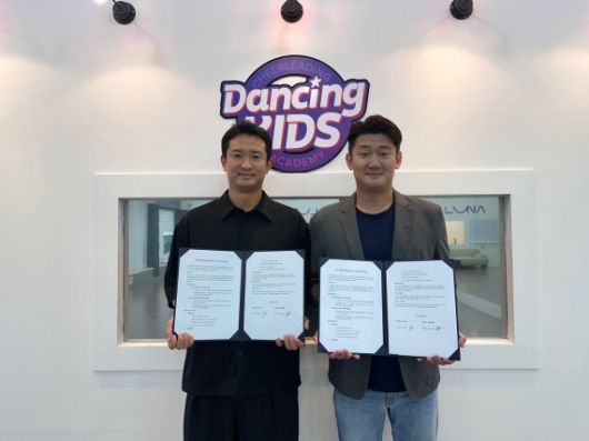 [왼쪽부터 더문이앤엘 문훈철 대표, 프로토타이 박승현 대표]