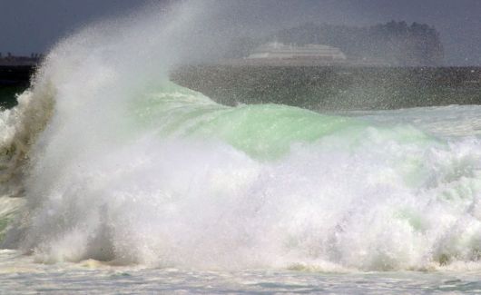 지난해 여름 제주 서귀포시 예래동 해안에 태풍의 간접영향으로 거센 파도가 일고 있는 모습. 뉴스1