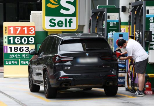 지난 3일 오전 서울 시내 주유소 모습. 뉴스1.