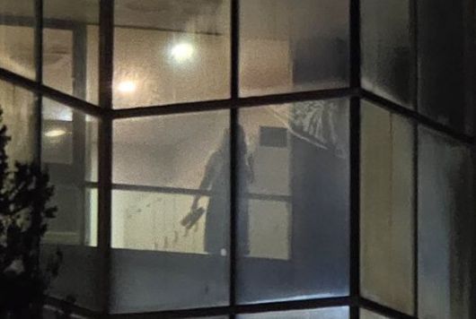 창밖에서 훤히 다 보이는 경주 호텔 여자사우나 탈의실의 모습. /사진=온라인 커뮤니티 갈무리