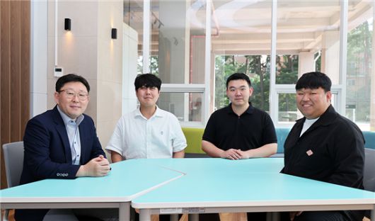 부산대학교 연구진. 왼쪽부터 윤부현 교수, 이학수 박사, 김병수 박사과정생, 박준형 박사과정생. 부산대학교 제공