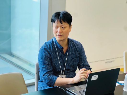 김건수 NC AI 에이전틱AI 랩 실장이 지난 8일 경기도 성남시 판교 엔씨소프트 사옥에서 인터뷰하고 있다. NC AI 제공