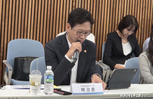 배경훈 과학기술정보통신부 장관이 14일 오전 서울 강남구 개포디지털혁신파크에서 열린 ‘AX 인재 양성 간담회’에서 발언하고 있다. 사진=박성현 기자