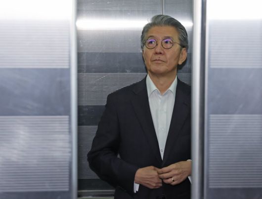 김홍균 전 외교부 차관이 15일 오전 서울 서초구 채상병 특별검사팀(이명현 특검) 사무실에 이종섭 호주대사 임명과 관련해 참고인 조사를 위해 출석하고 있다. /사진=뉴스1