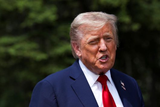 도널드 트럼프 미국 대통령이 지난 16일(현지 시간) 캐나다 카나나스키스에서 주요 7개국(G7) 정상회의를 계기로 키어 스타머 영국 총리와 회담 후 기자회견 하고 있다. AP·뉴시스