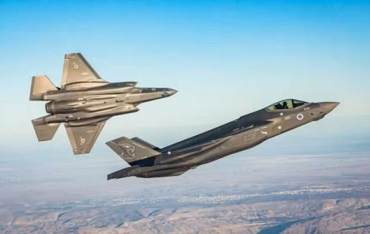 이스라엘 공군의 F-35i 아디르(Addir, 히브리어 '고귀한' 또는 '강력한') 전투기. 최신 재밍 광학센서 시스템을 장착했다. IDF-AF(이스라엘 방위군-공군) 제공